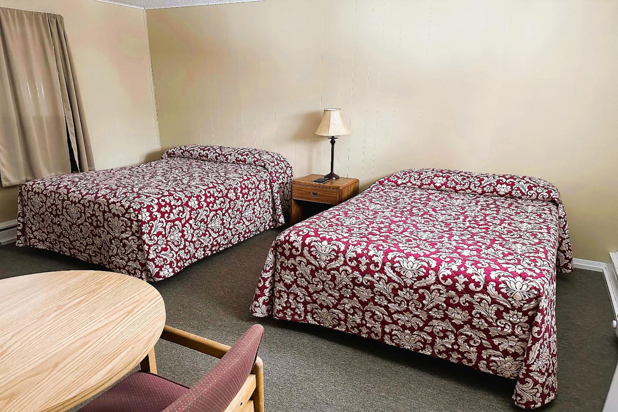 Love Hotels Timberline By Oyo Lake Superior Ironwood Exterior foto
